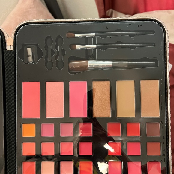 Makeup Sampler - Picture 5 of 6